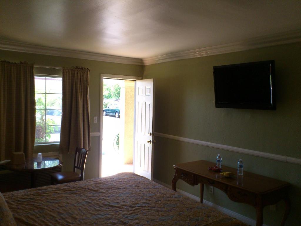 Santa Ana Travel Inn Номер фото