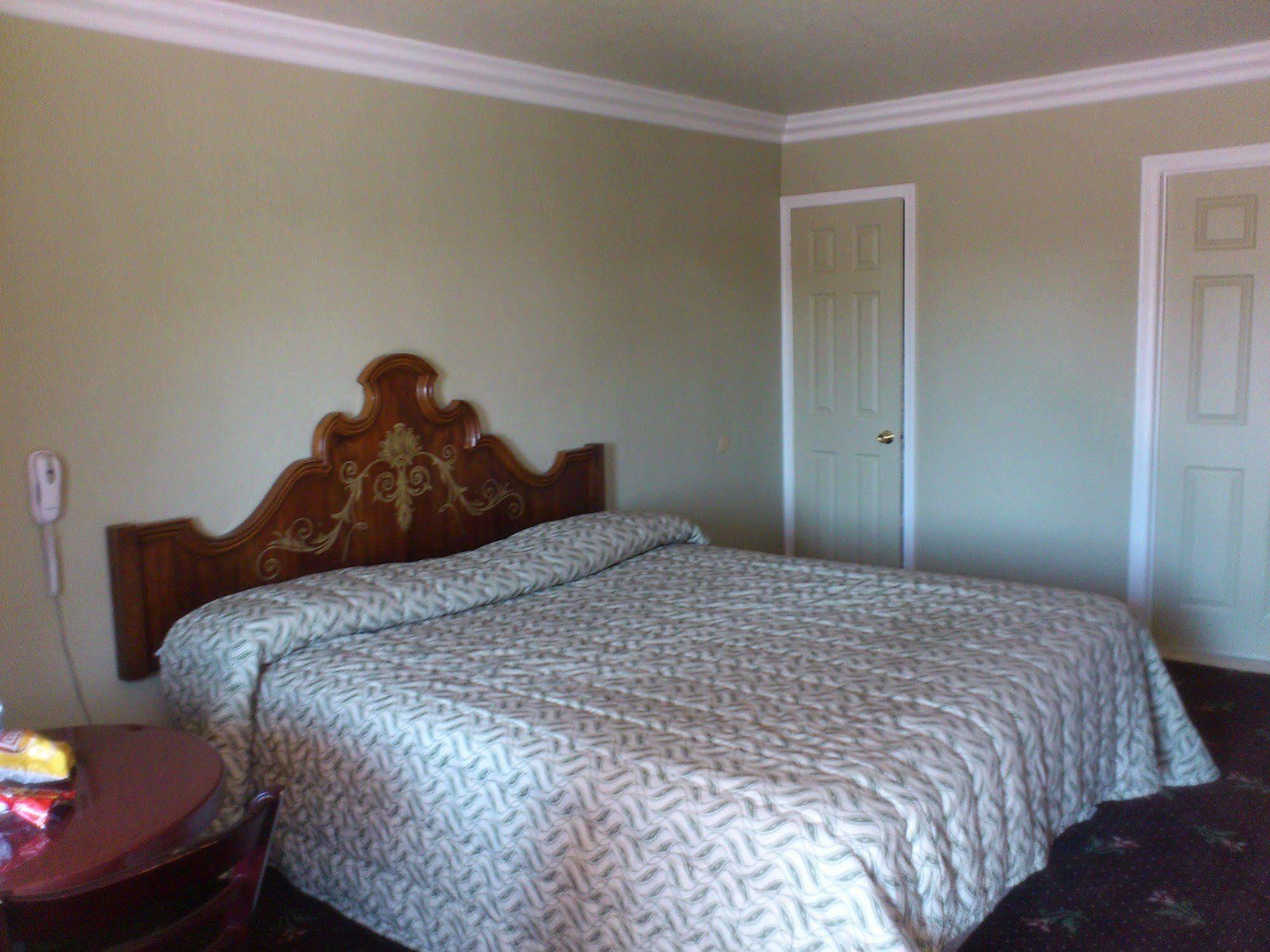 Santa Ana Travel Inn Екстер'єр фото