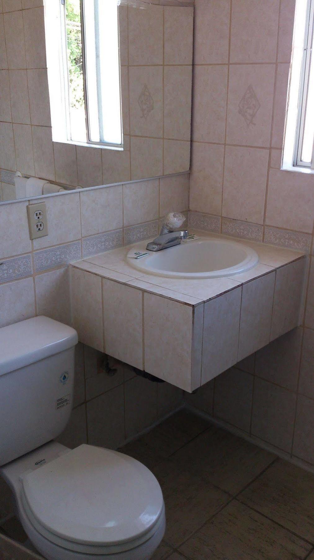 Santa Ana Travel Inn Екстер'єр фото