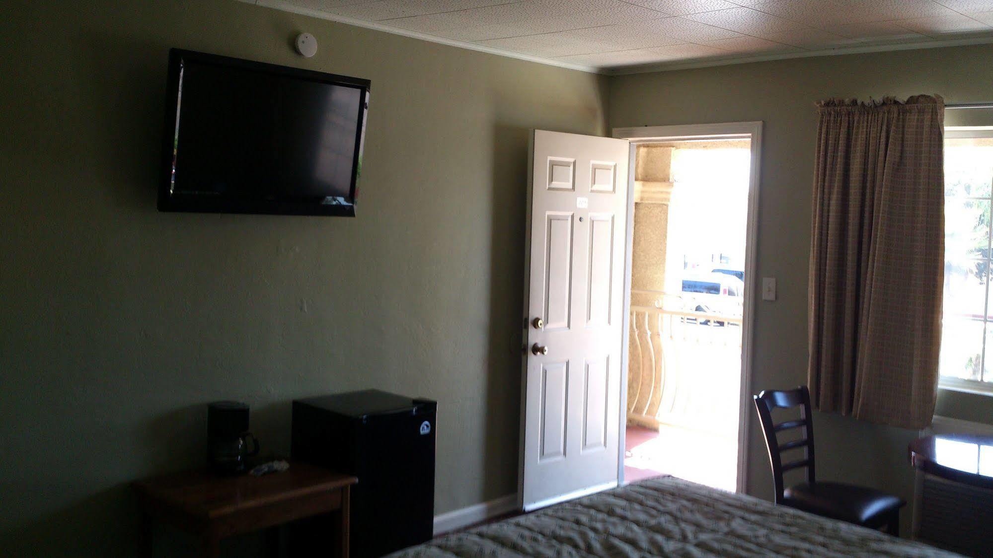 Santa Ana Travel Inn Екстер'єр фото